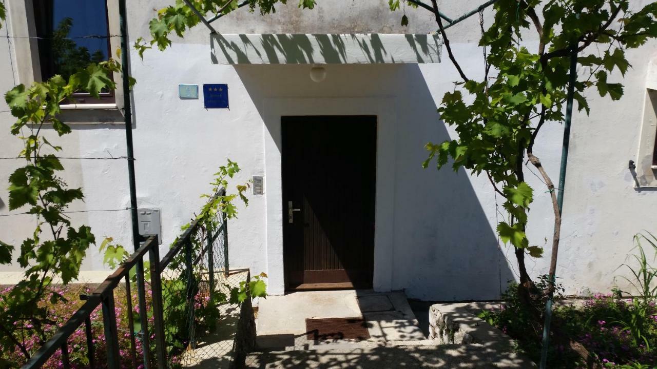 Apartman Sabljak مالي لوشينغْ المظهر الخارجي الصورة